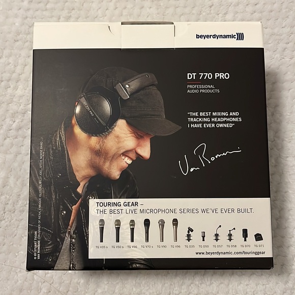 beyerdynamic DT 770 PRO 80 OHM Over-Ear Studio Headphones in Gray - Picture 5 of 12